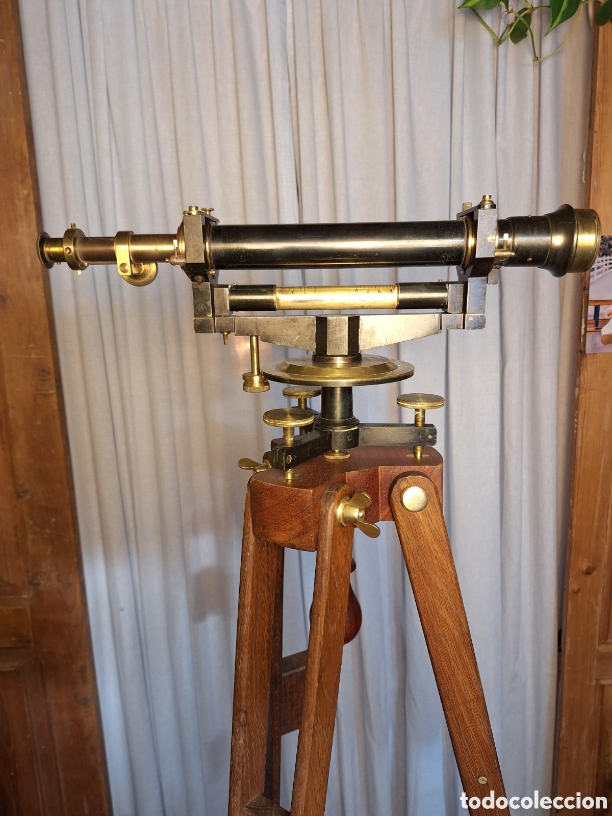 Antig&uuml;edades: Antique Surveyor&rsquo;s Level (Dumpy Level) with Wooden Tripod &ndash; Brass & Iron &ndash; c.1900