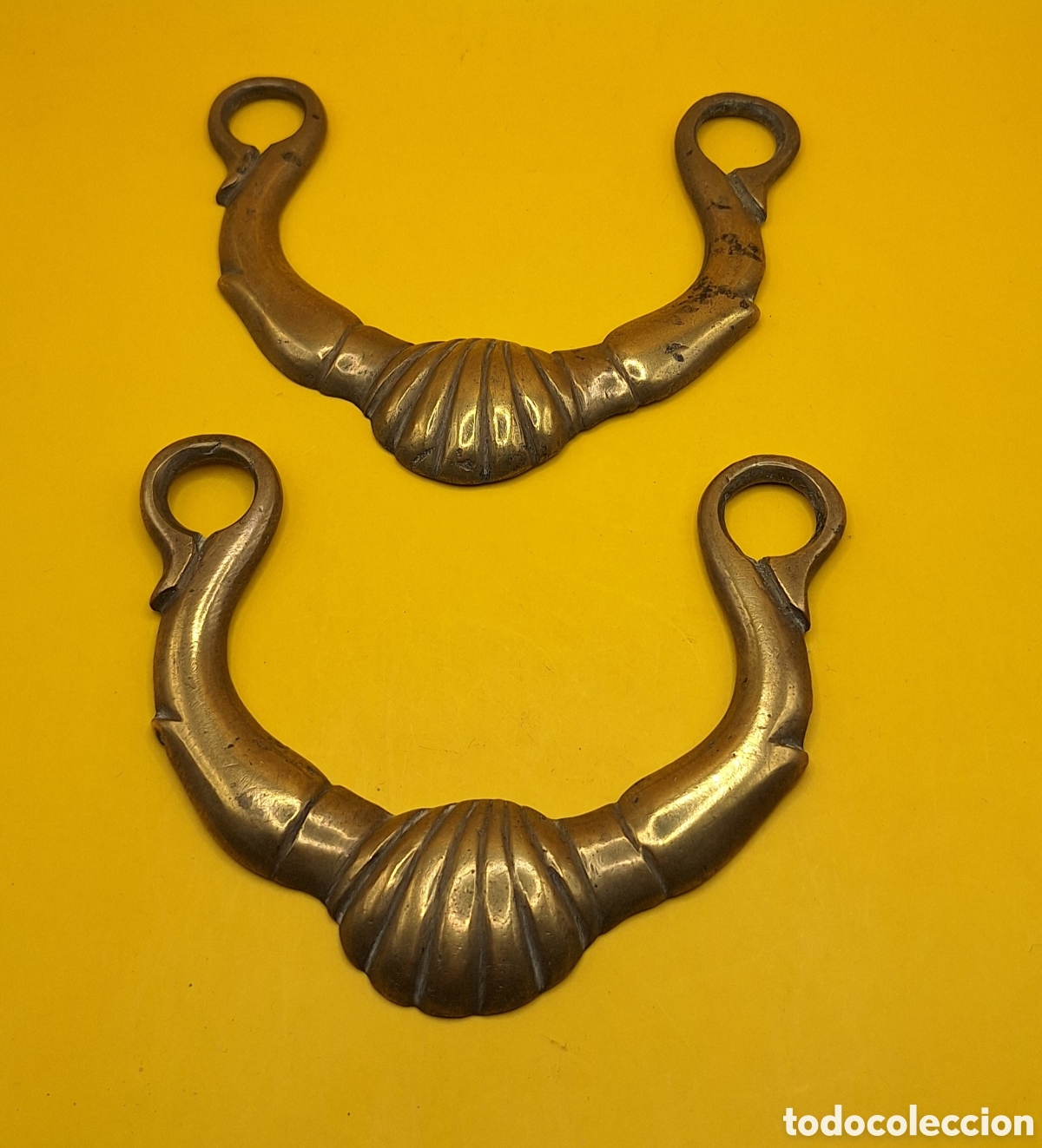 Antig&uuml;edades: Antigua Pareja de Asas de Brasero en Bronce