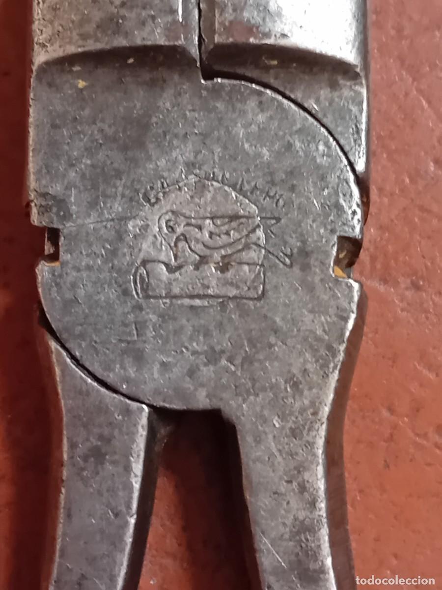 Antig&uuml;edades: Alicate antiguo con sello de p&aacute;jaro carpintero - Foto 2
