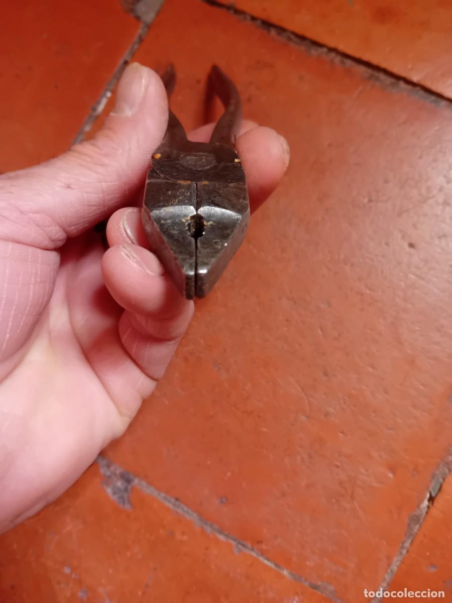 Antig&uuml;edades: Alicate antiguo con sello de p&aacute;jaro carpintero - Foto 6