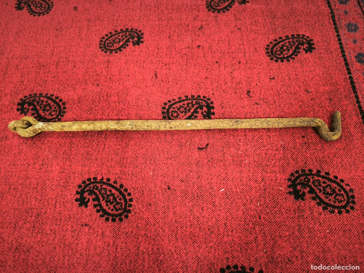 Antiquit&eacute;s: Gancho De Hierro Antiguo 54 Cm &ndash; Barra Forjada Multiuso Con Car&aacute;cter Industrial