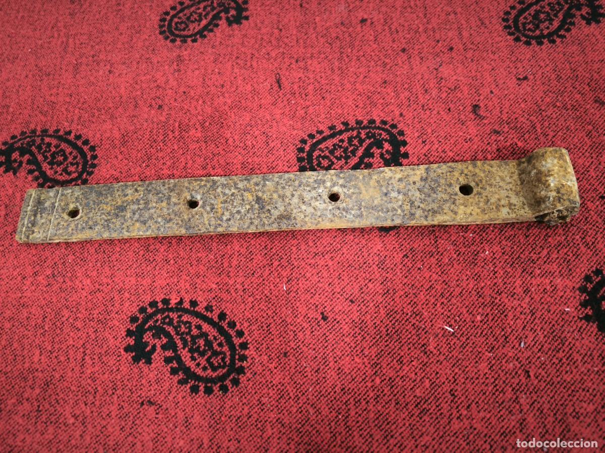 Antiquit&eacute;s: Bisagra Antigua De Hierro Gran Tama&ntilde;o, 43 Cm &ndash; Herraje Largo Tradicional Con P&aacute;tina Original