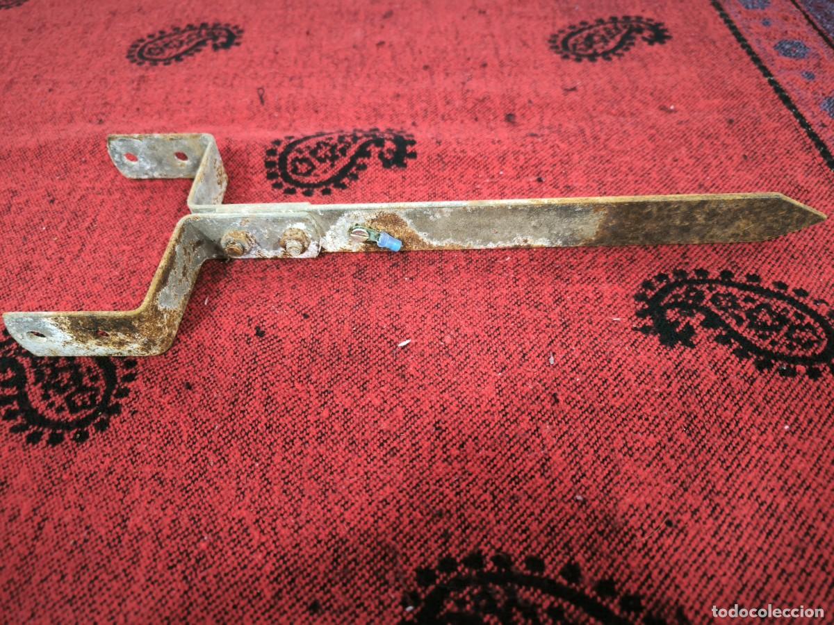 Antig&uuml;edades: Soporte Met&aacute;lico Antiguo 39 Cm &ndash; Pieza Industrial Para Fijaci&oacute;n O Herramienta