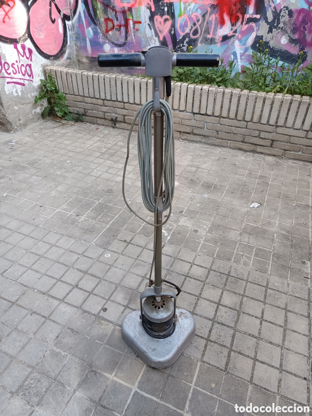 Antig&uuml;edades: Enceradora Electrolux. Fabricada en Suecia (Circa 1930)