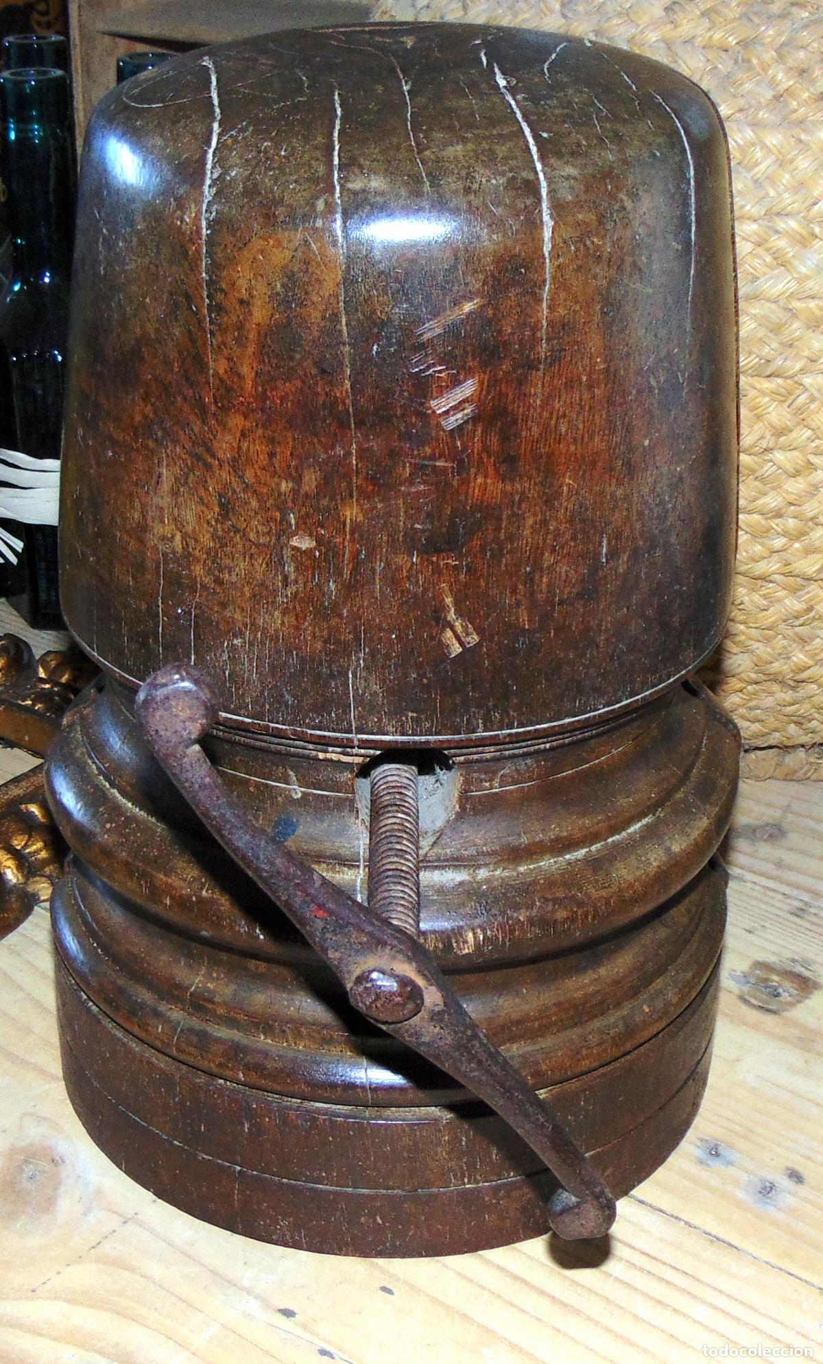 Antig&uuml;edades: HORMA DE SOMBREROS, ENSANCHADOR SE ABRE TOTALMENTE PRINCIPIOS DEL XIX , NOGAL EXCELENTE PATINA