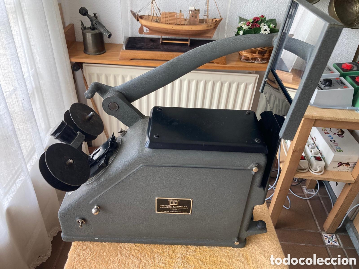 Antig&uuml;edades: Aparato lector de microfilm &rdquo;HUET&rdquo;. Francia (1950)