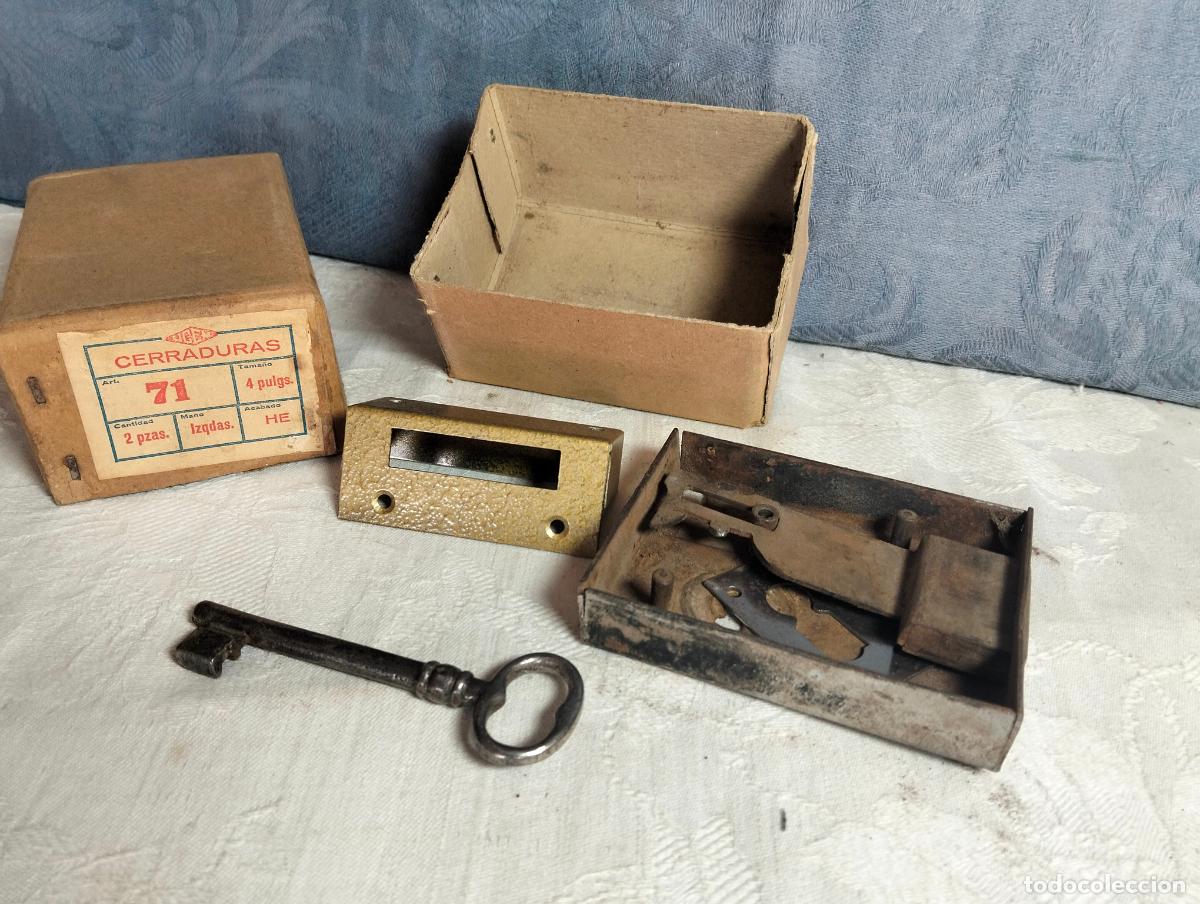 Antiques: Antigua cerradura de metal cerrojo cierre con llave y caja original ucem