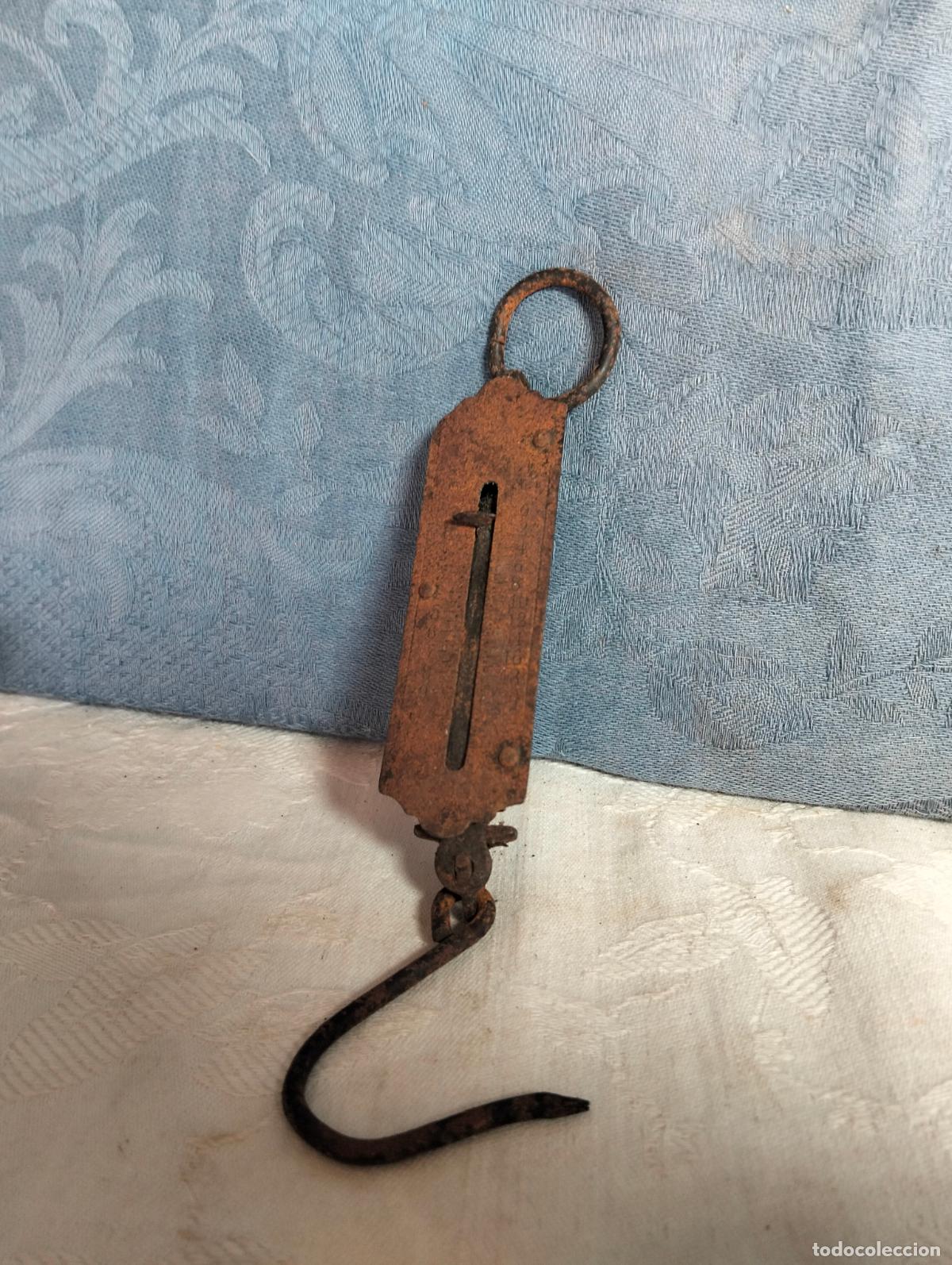 Antig&uuml;edades: Antigua bascula / romana / balanza port&aacute;til de hierro de los a&ntilde;os 30-40