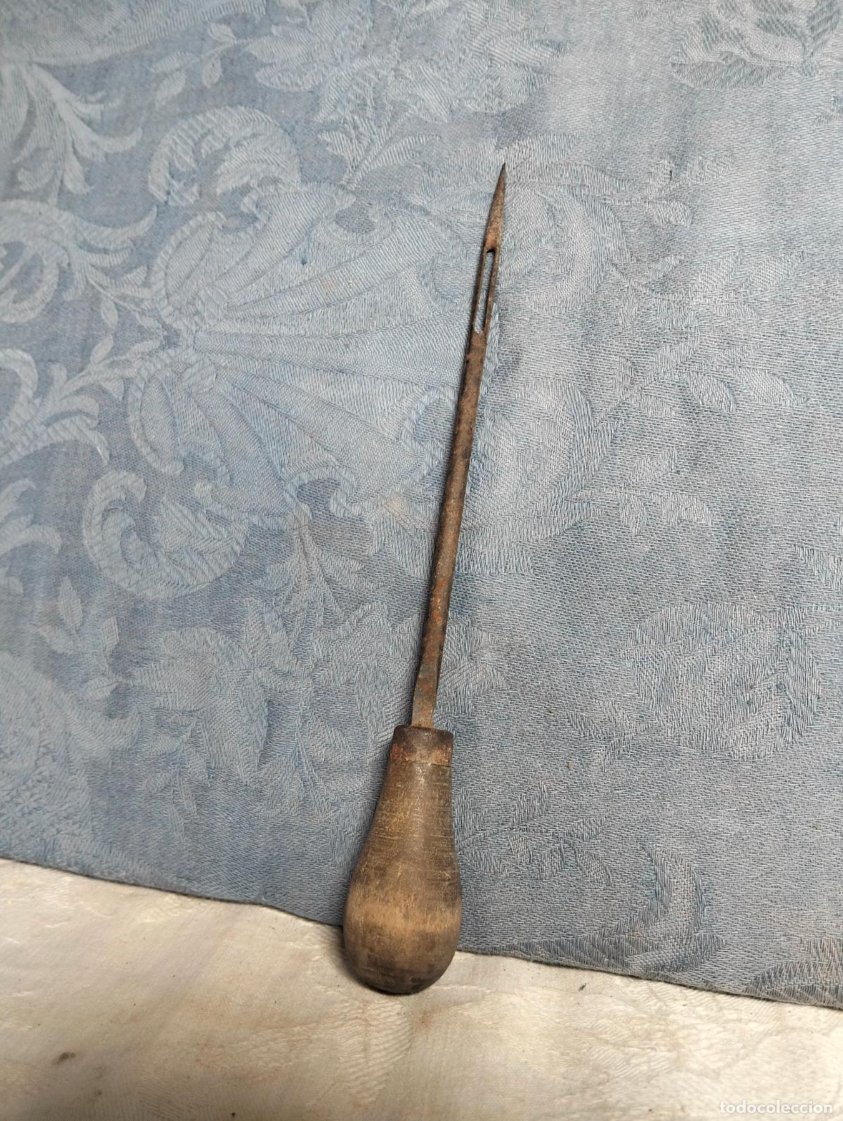 Antig&uuml;edades: Antiguo punz&oacute;n aguja de coser colchones colchoner&iacute;a de hierro de los a&ntilde;os 30-40