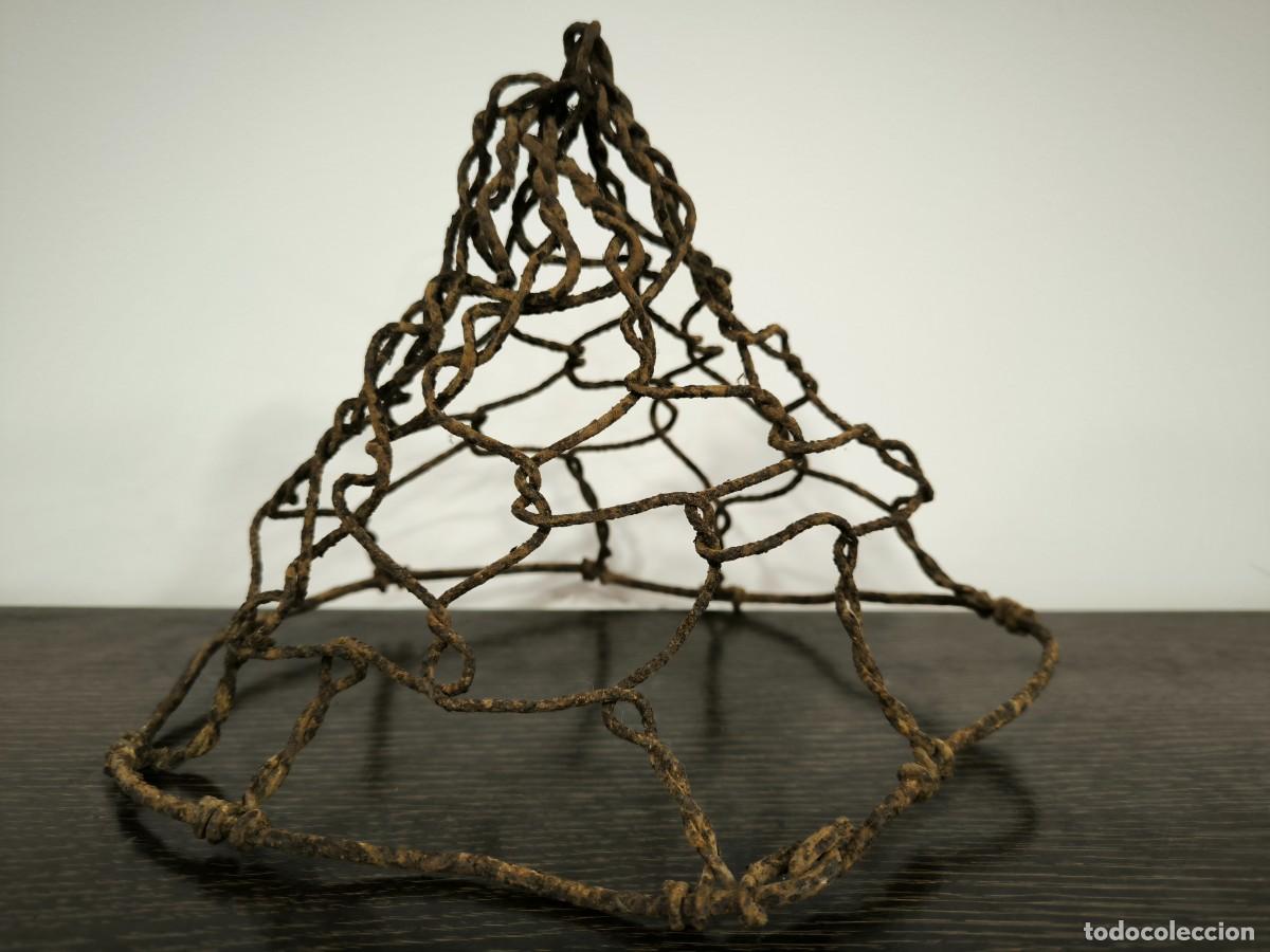 Antig&uuml;edades: Cesto Antiguo Hierro R&uacute;stico &ndash; Estructura Artesanal Forjada Principios Siglo XX