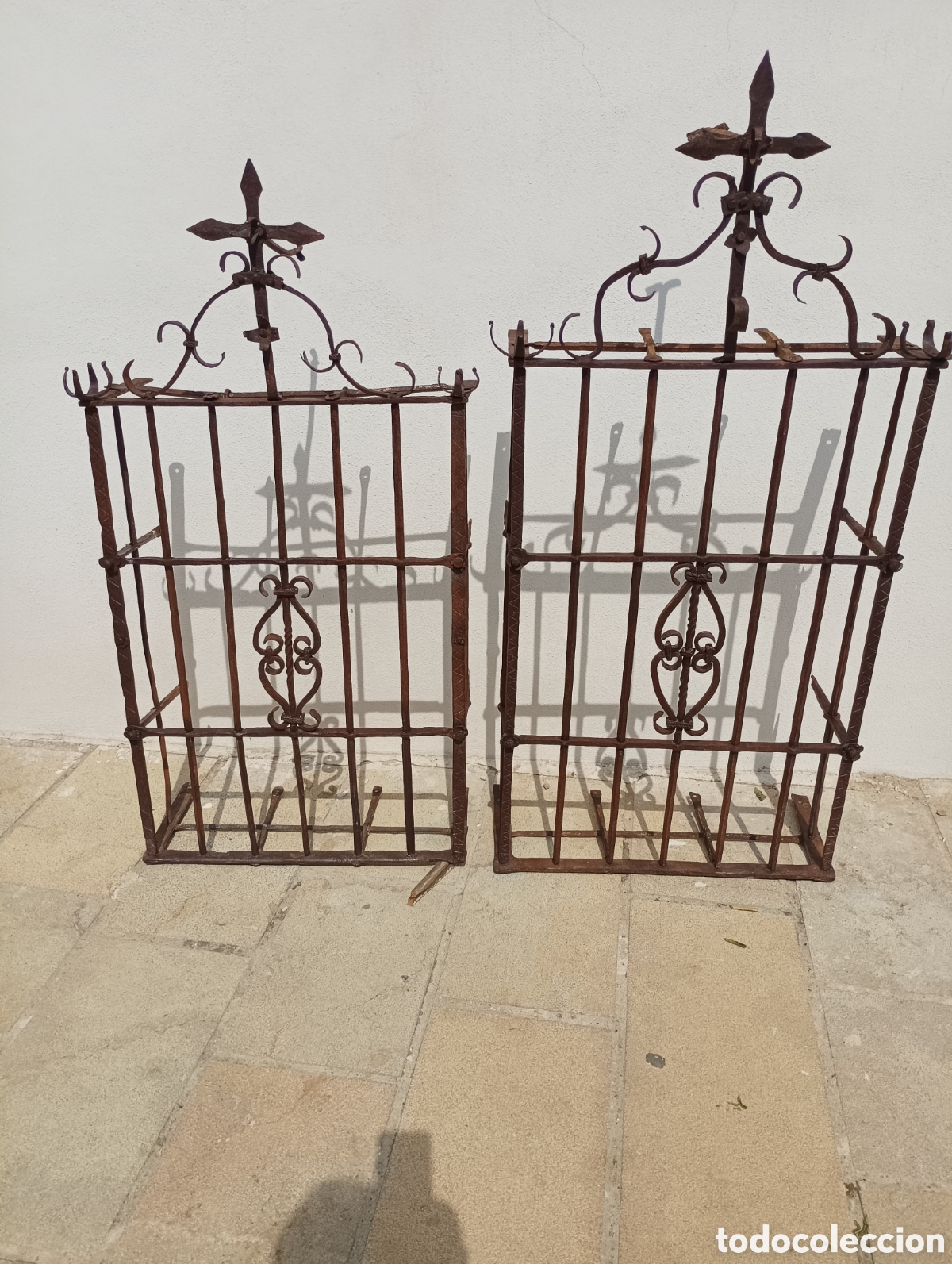 Antig&uuml;edades: PAREJA DE REJAS DE FORJA - Foto 8