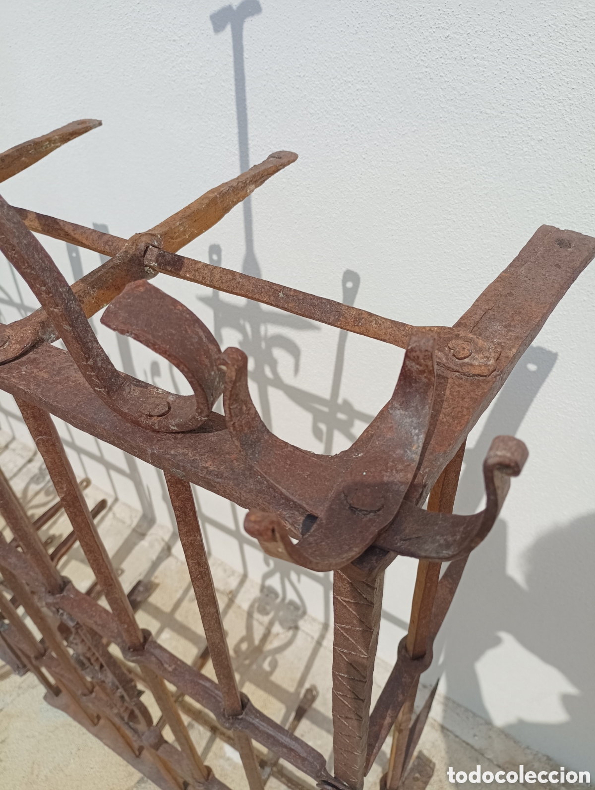 Antig&uuml;edades: PAREJA DE REJAS DE FORJA - Foto 9