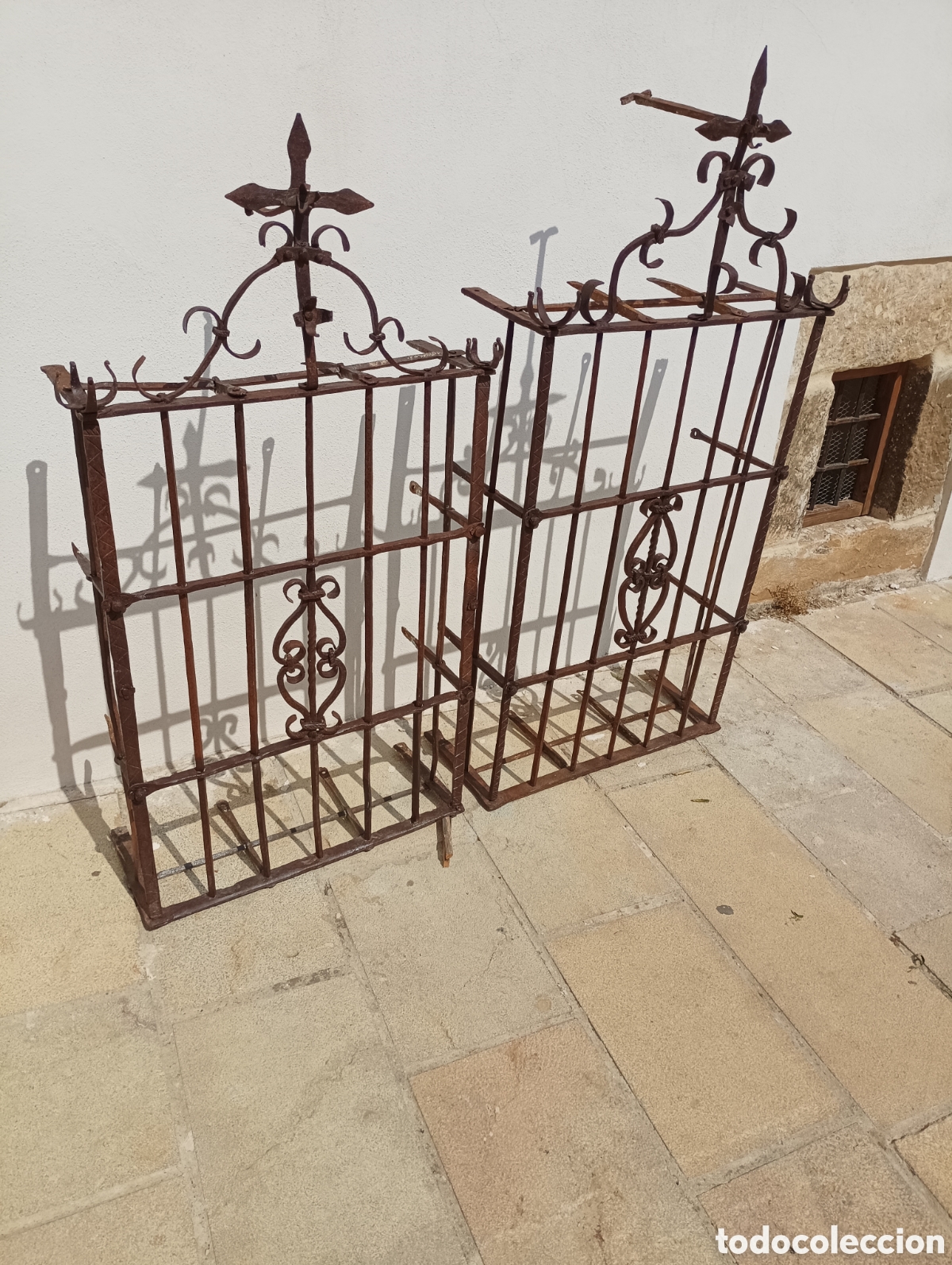 Antig&uuml;edades: PAREJA DE REJAS DE FORJA - Foto 13