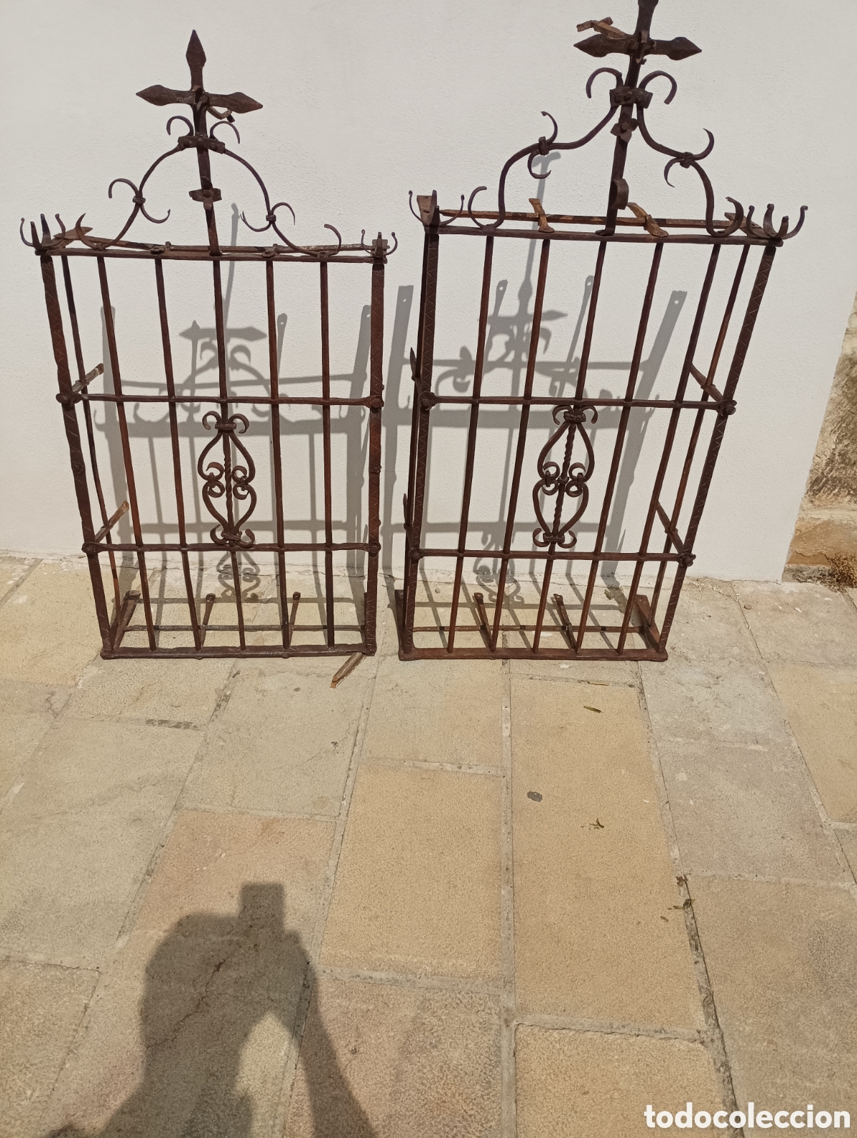Antig&uuml;edades: PAREJA DE REJAS DE FORJA - Foto 14