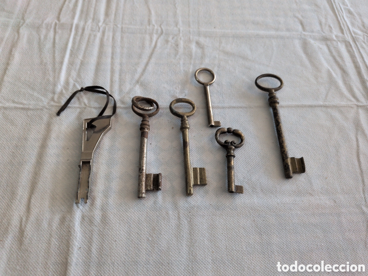 Antig&uuml;edades: Lote de 6 llaves antiguas