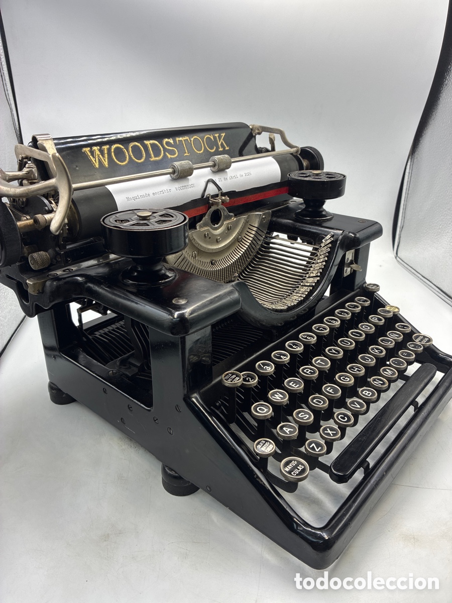 Antiques: M&aacute;quina de Escribir Woodstock.