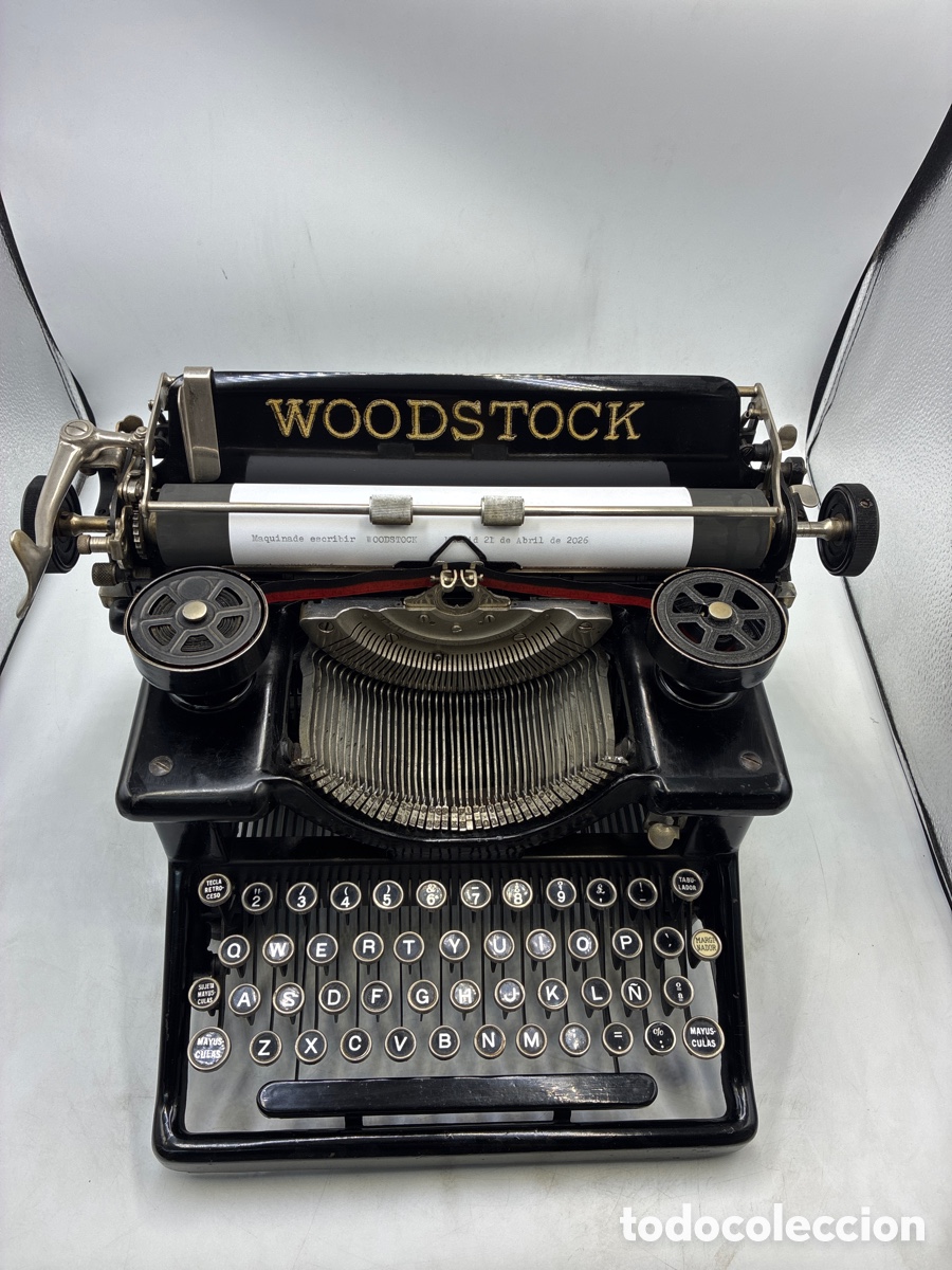 Antig&uuml;edades: M&aacute;quina de Escribir Woodstock.