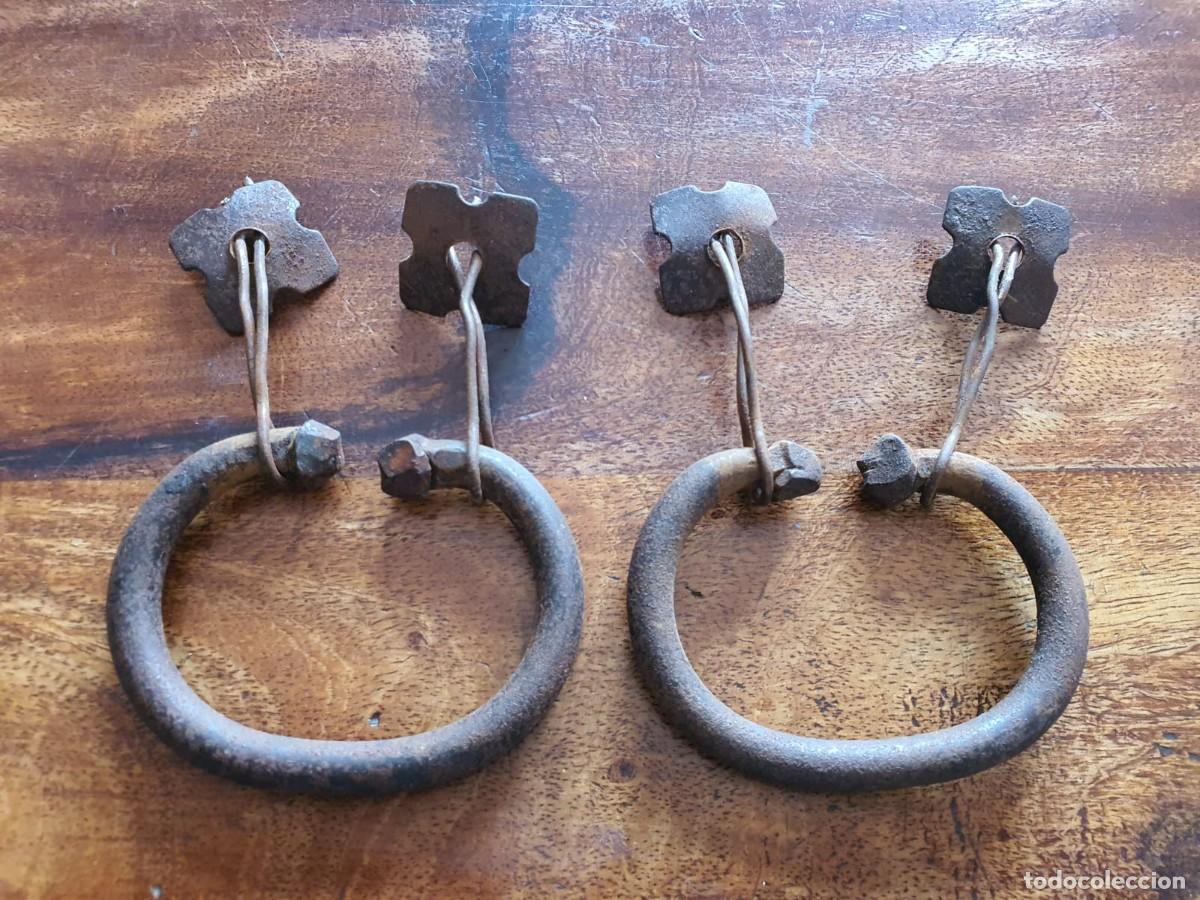 Antig&uuml;edades: 2 Tiradores de forja antiguos artesanales - Estilo r&uacute;stico