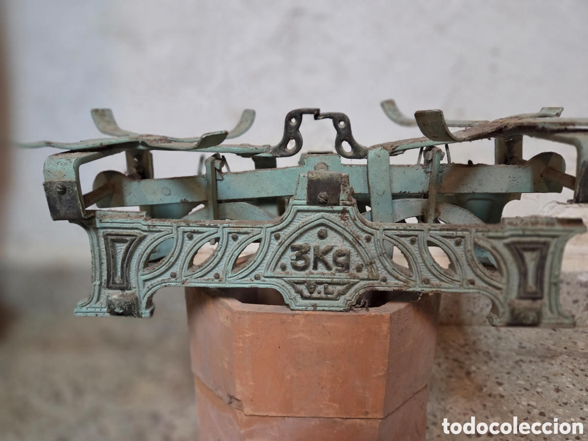 Antig&uuml;edades: Antigua balanza o bascula de hierro fundido 3 kg)