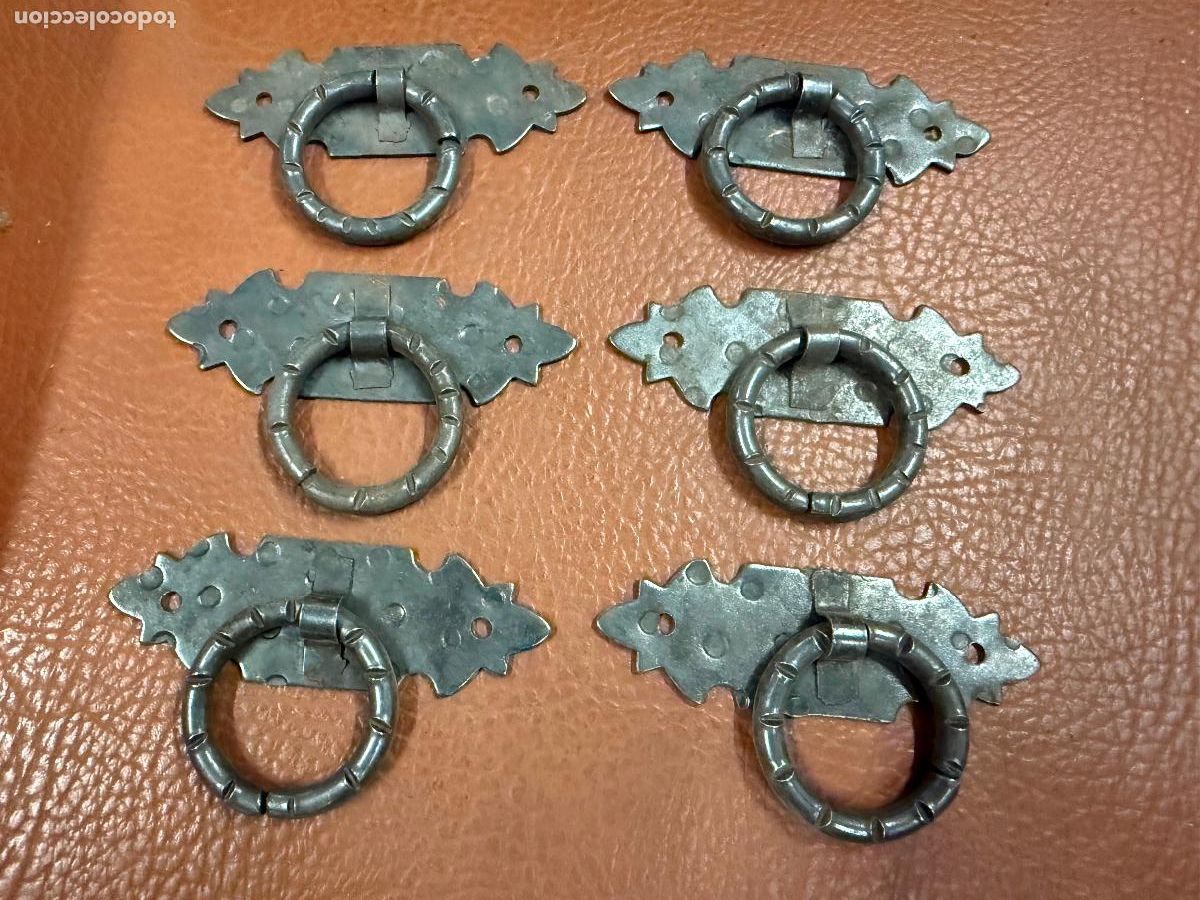 Antig&uuml;edades: Lote de 6 Bonitos pomos o tiradores de forja. Vintage. Miden 7.7x2,5cms