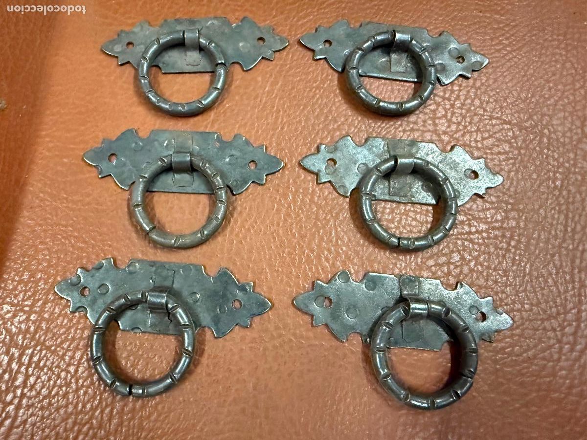 Antig&uuml;edades: Lote de 6 Bonitos pomos o tiradores de forja. Vintage. Miden 7.7x2,5cms