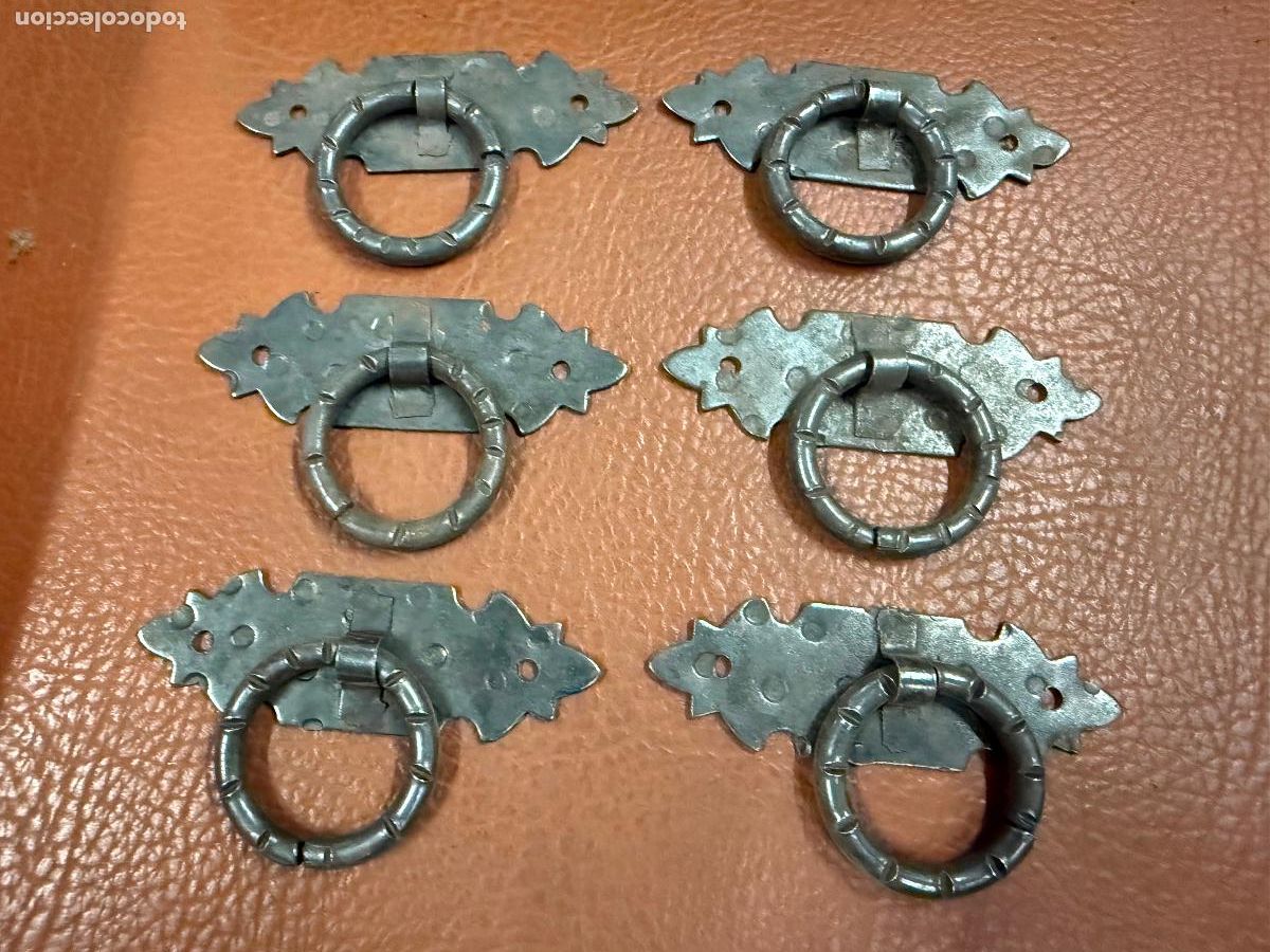 Antig&uuml;edades: Lote de 6 Bonitos pomos o tiradores de forja. Vintage. Miden 7.7x2,5cms