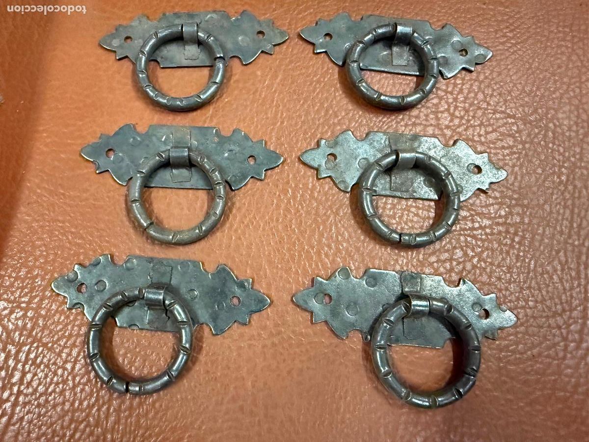 Antig&uuml;edades: Lote de 6 Bonitos pomos o tiradores de forja. Vintage. Miden 7.7x2,5cms