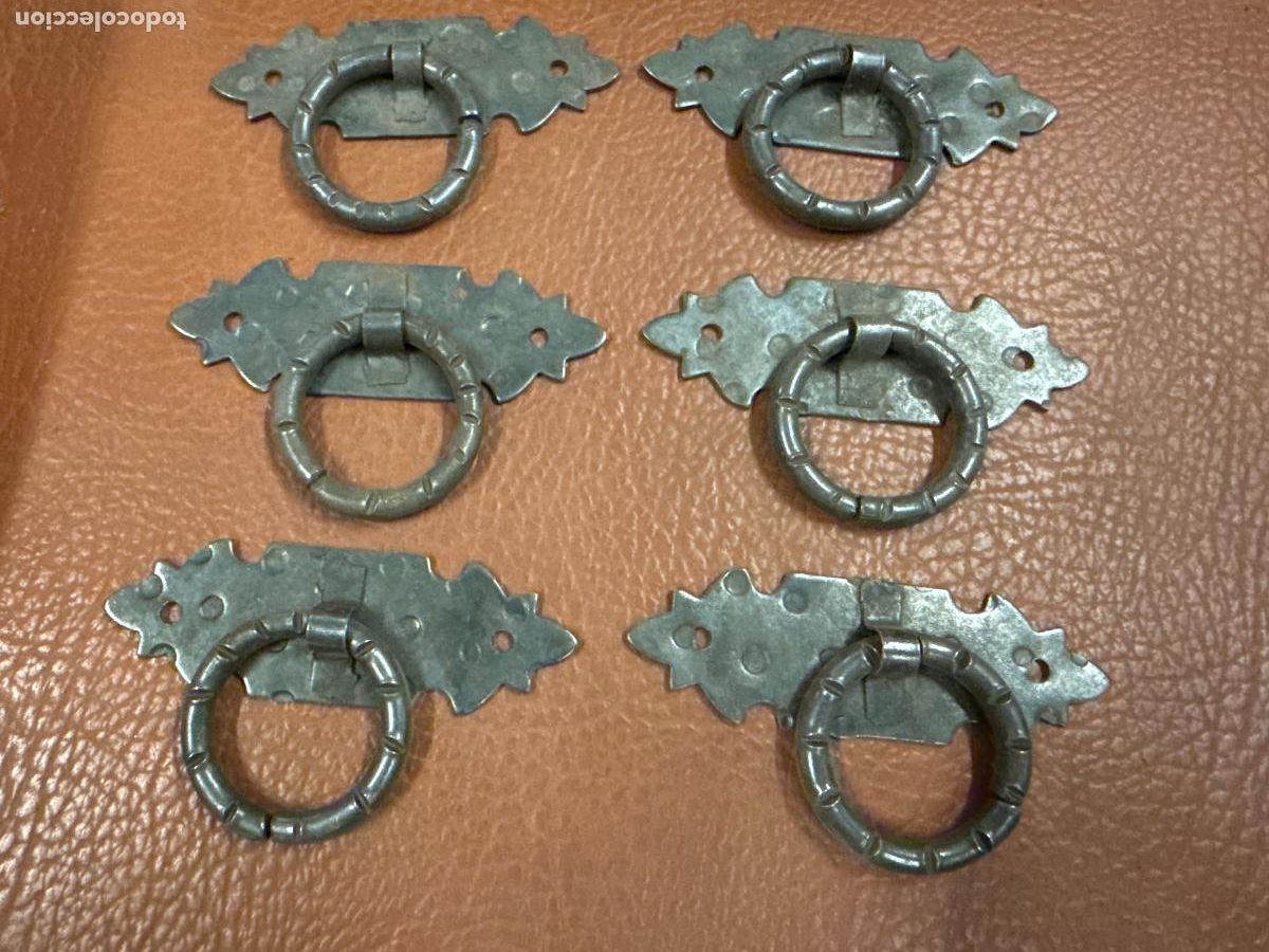 Antig&uuml;edades: Lote de 6 Bonitos pomos o tiradores de forja. Vintage. Miden 7.7x2,5cms