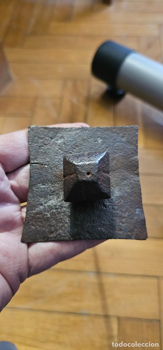 Antig&uuml;edades: Precioso clavo de forja muy trabajado XVI XVIII