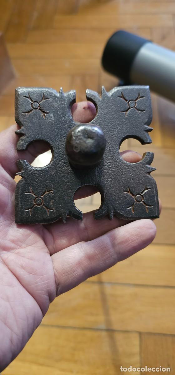 Antig&uuml;edades: Precioso clavo de forja muy trabajado XVI XVIII