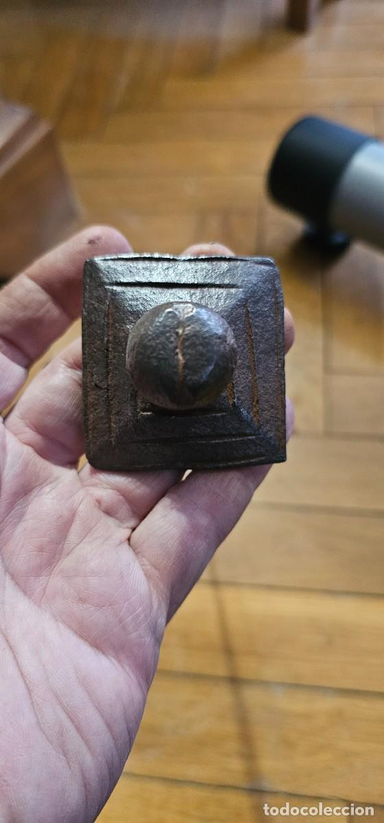 Antig&uuml;edades: Precioso clavo de forja muy trabajado XVI XVIII