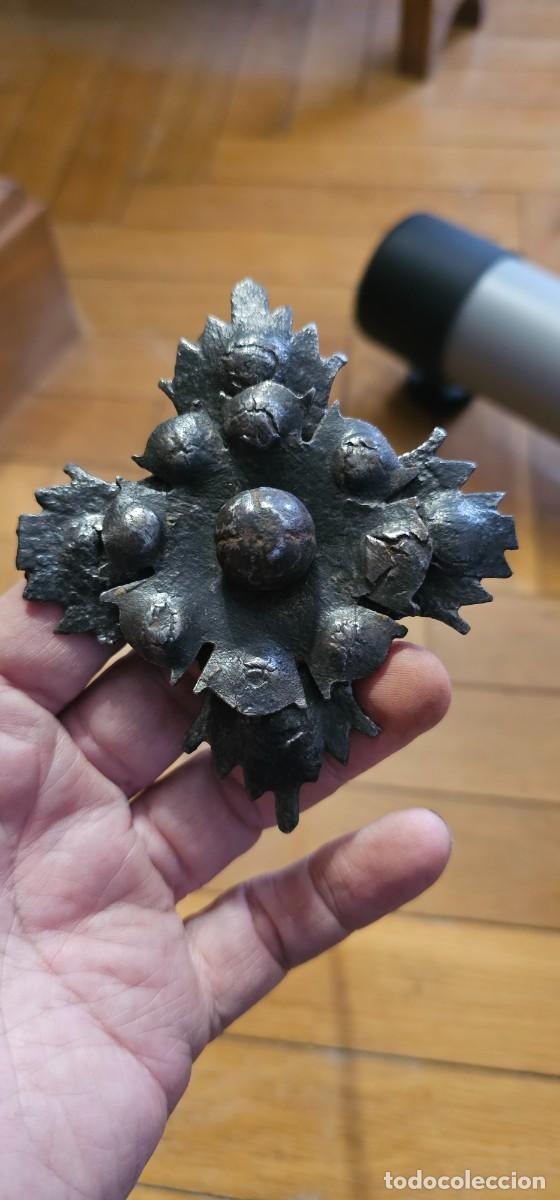 Antig&uuml;edades: Precioso clavo de forja muy trabajado XVI XVIII