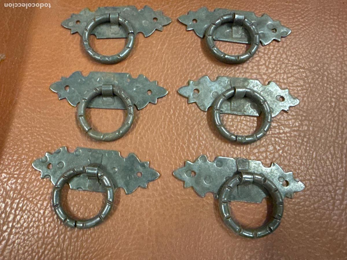 Antig&uuml;edades: Lote de 6 Bonitos pomos o tiradores de forja. Vintage. Miden 7.7x2,5cms