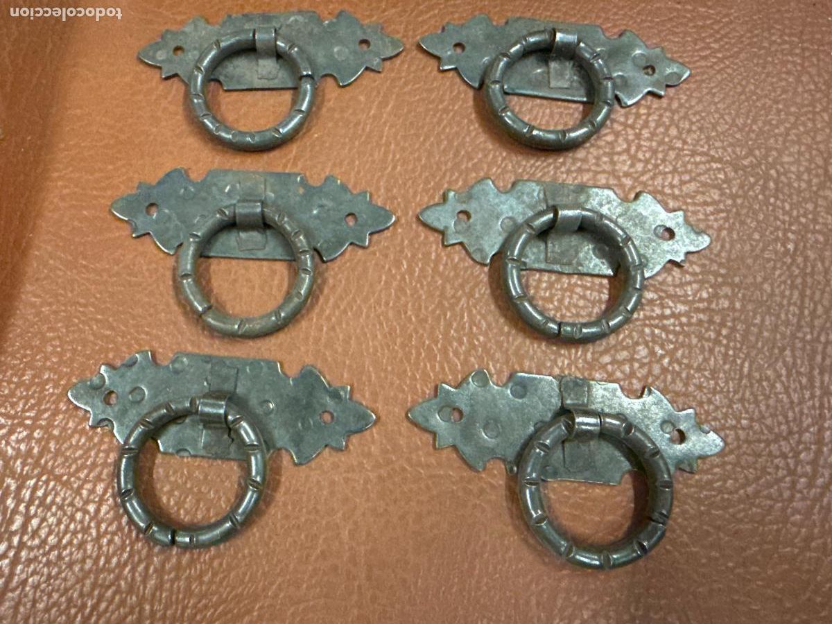 Antig&uuml;edades: Lote de 6 Bonitos pomos o tiradores de forja. Vintage. Miden 7.7x2,5cms