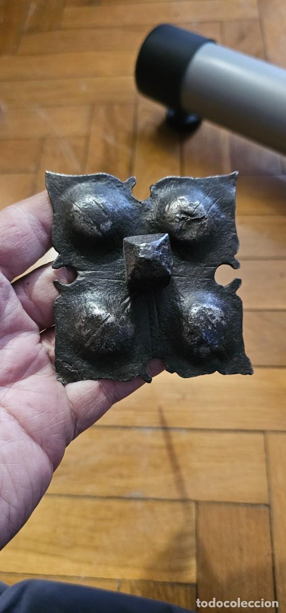 Antig&uuml;edades: Precioso clavo de forja muy trabajado XVI XVIII