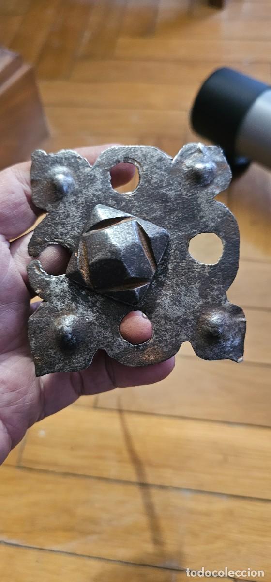 Antig&uuml;edades: Precioso clavo de forja muy trabajado XVI XVIII