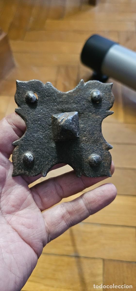 Antig&uuml;edades: Precioso clavo de forja muy trabajado XVI XVIII