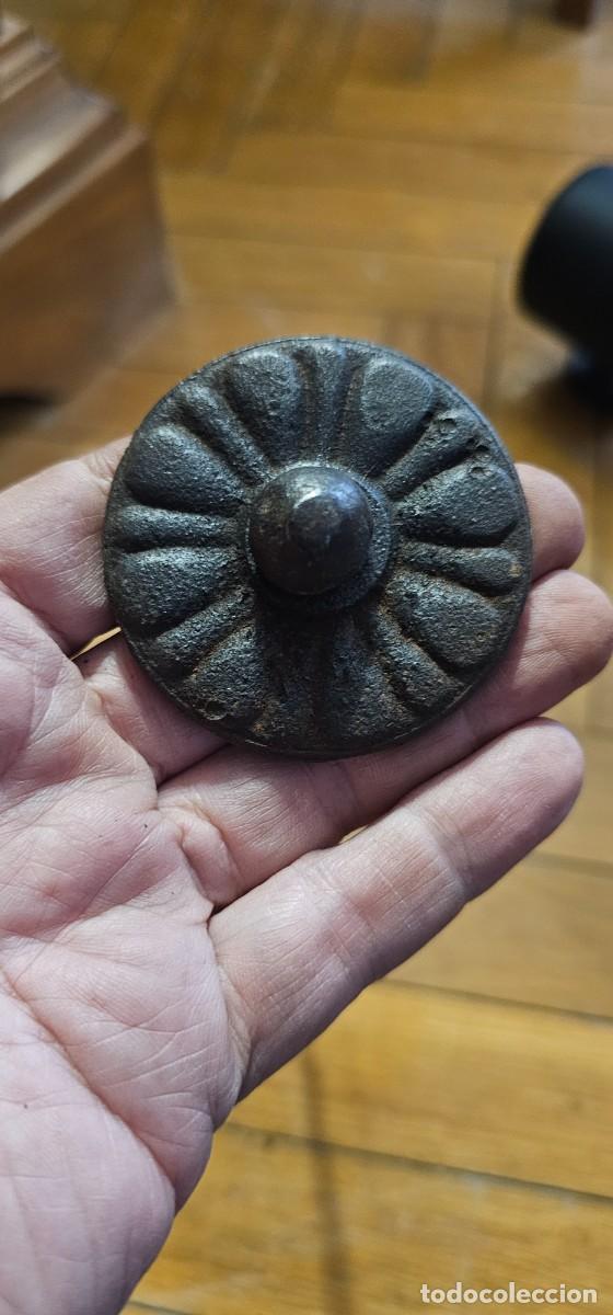 Antig&uuml;edades: Precioso clavo de forja muy trabajado XVI XVIII