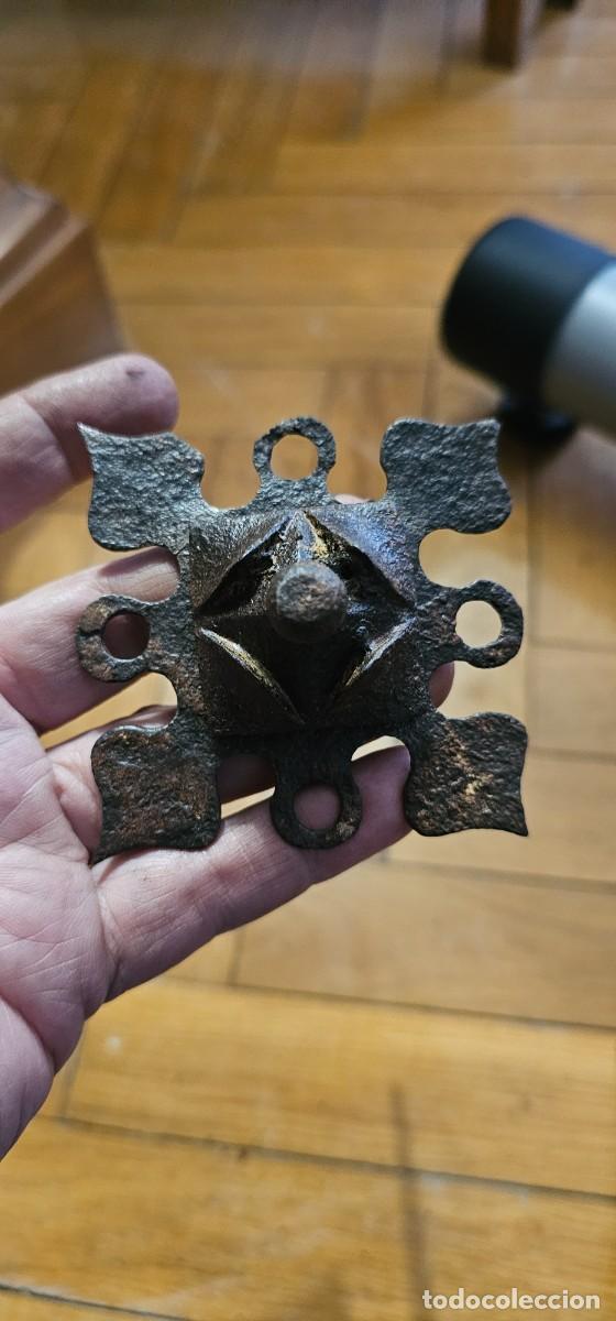 Antig&uuml;edades: Precioso clavo de forja muy trabajado XVI XVIII