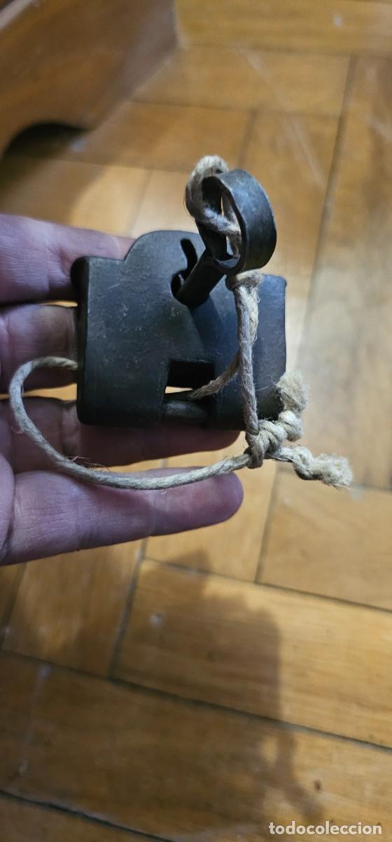 Antig&uuml;edades: Preciosa cerradura de forja