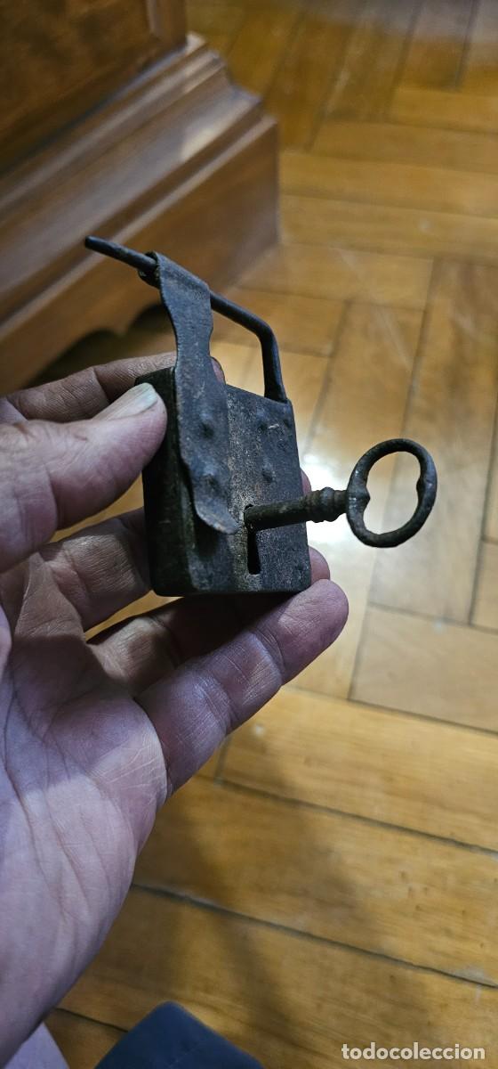 Antig&uuml;edades: Preciosa cerradura de forja - Foto 2