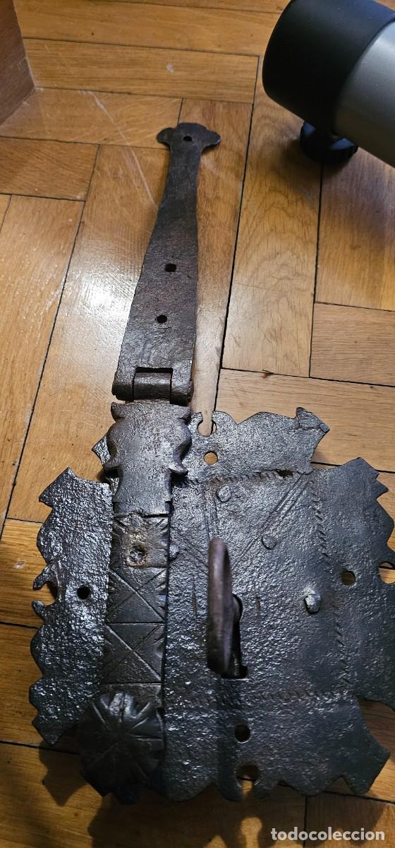 Antig&uuml;edades: Espectacular cerradura grande de arca forja