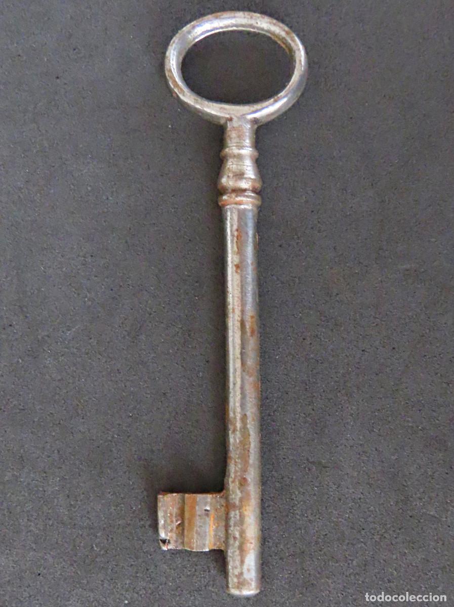 Antig&uuml;edades: Antigua llave de forja - Foto 1