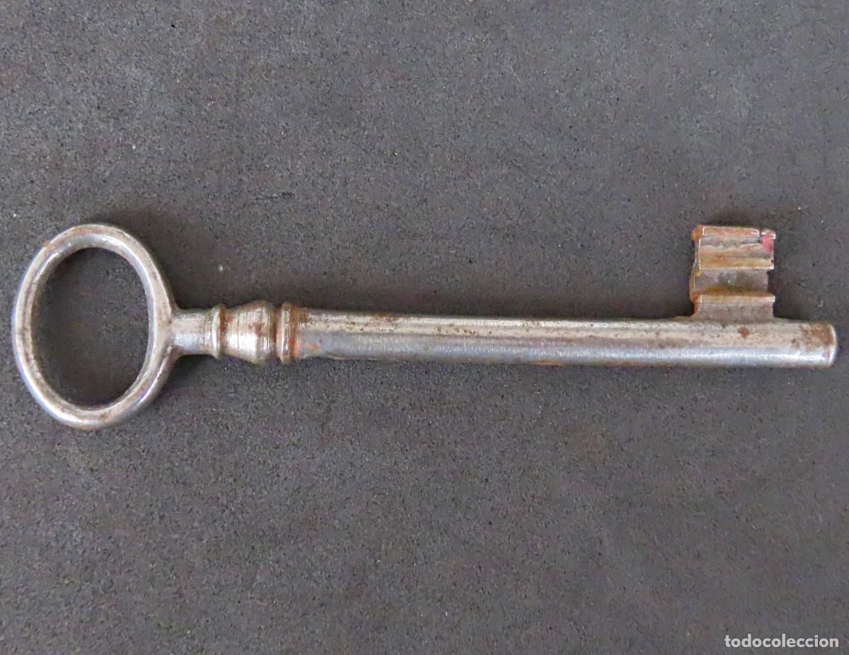 Antig&uuml;edades: Antigua llave de forja - Foto 2