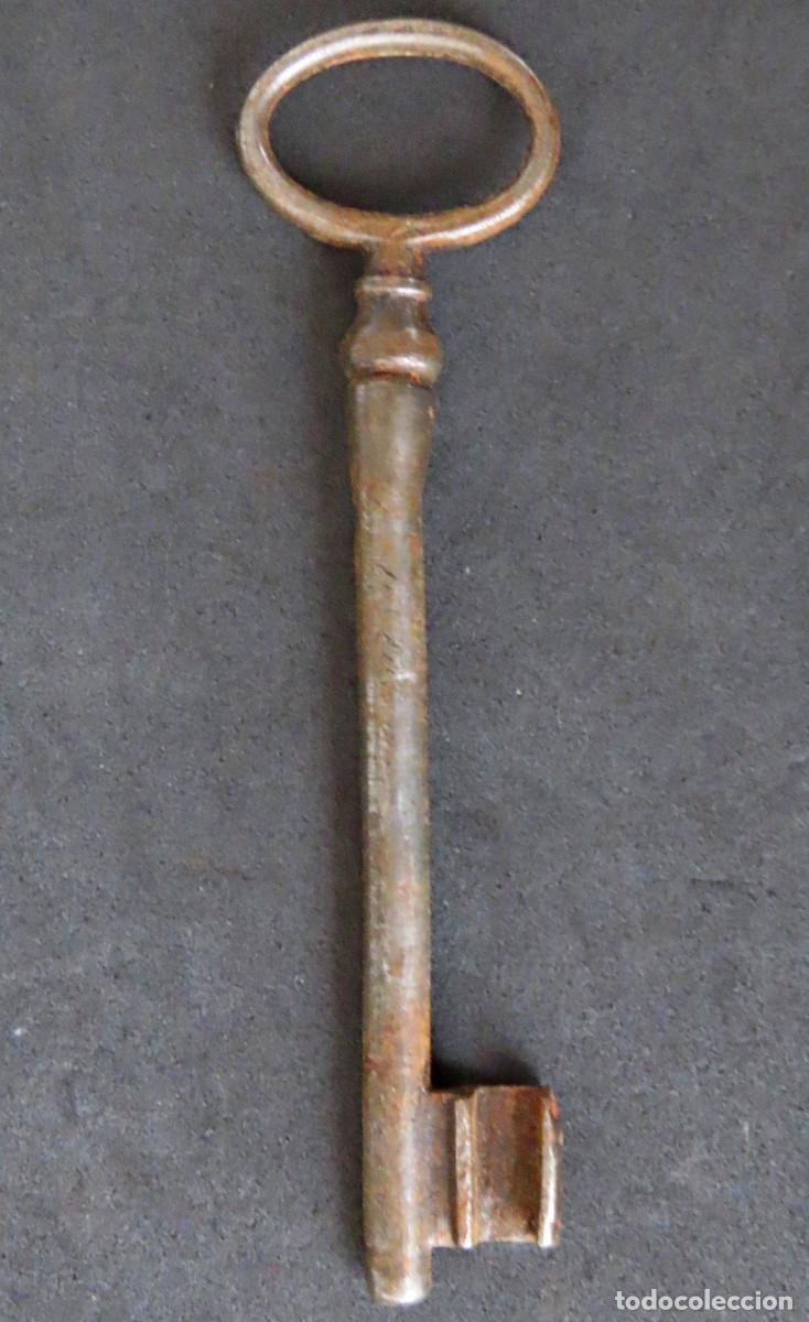 Antig&uuml;edades: Antigua llave de forja hueca