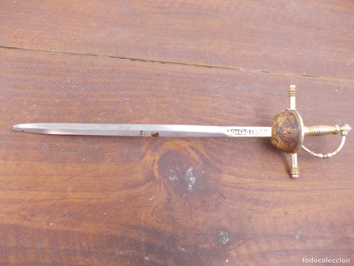 Antiquit&auml;ten: Abrecartas espada cazoleta estilo Toledo Renacimiento Barroco decoraci&oacute;n dorada acero grabado