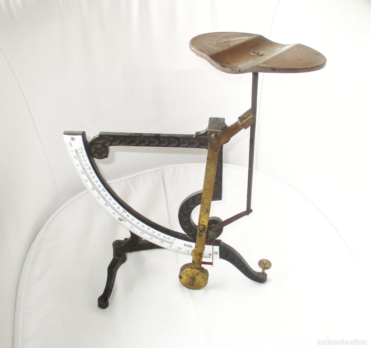 Antiquit&eacute;s: GRAN PESACARTAS EN HIERRO FUNDIDO CON DOBLE ESCALA ESMALTADA.