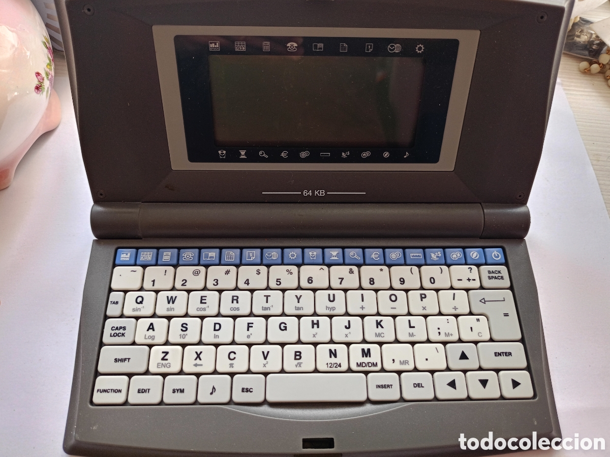 Antiguidades: ORDENADOR PORTATIL PLEGABLE - 64 KB VER DESCRIPCI&Oacute;N &nbsp; AGENDA ELECTR&Oacute;NICA COMPLETA DEL A&Ntilde;O 1999. M