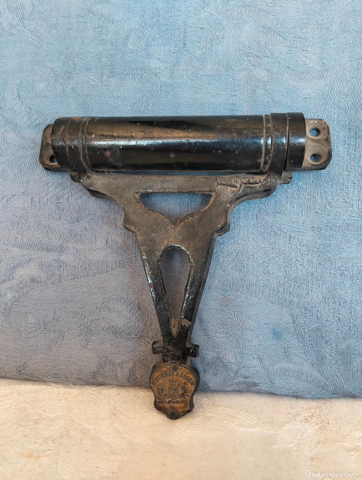 Antiguidades: Muelle automatico para cerrar puerta de golpe marca W. Newan y Sons L.D. a&ntilde;os 20-30