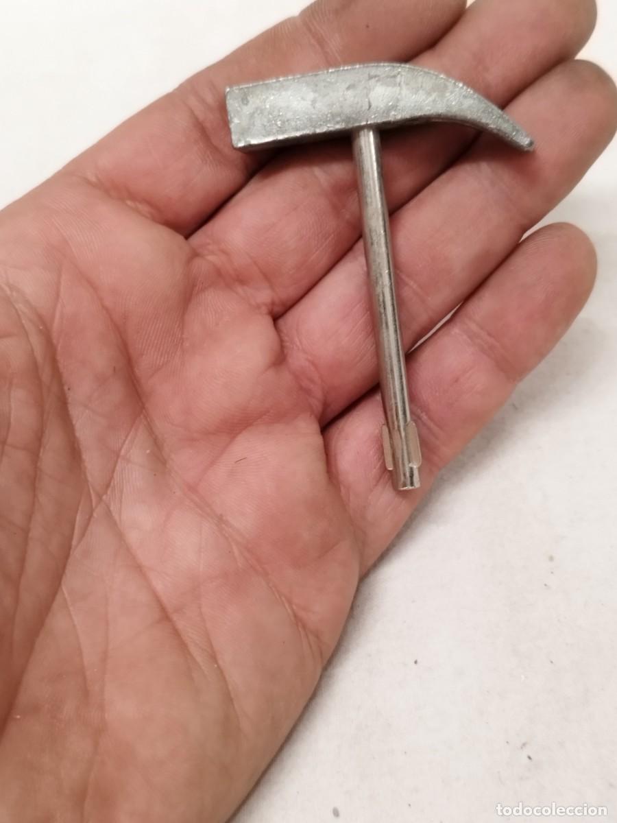 Antig&uuml;edades: Peque&ntilde;a herramienta cabeza de martillo.